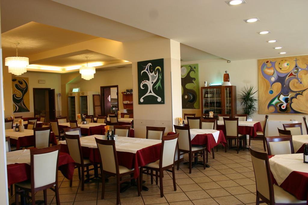 Hotel Moro Freoni ซานเปียโตร อิน กาเรียโน ภายนอก รูปภาพ