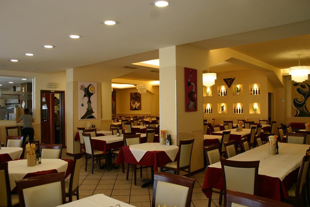 Hotel Moro Freoni ซานเปียโตร อิน กาเรียโน ภายนอก รูปภาพ