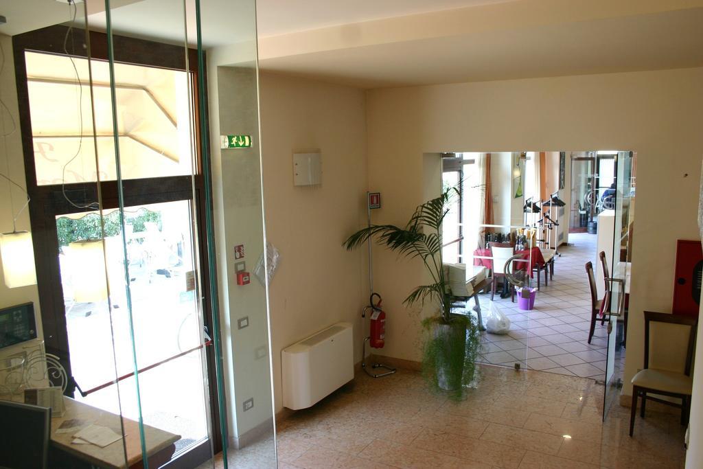Hotel Moro Freoni ซานเปียโตร อิน กาเรียโน ภายนอก รูปภาพ