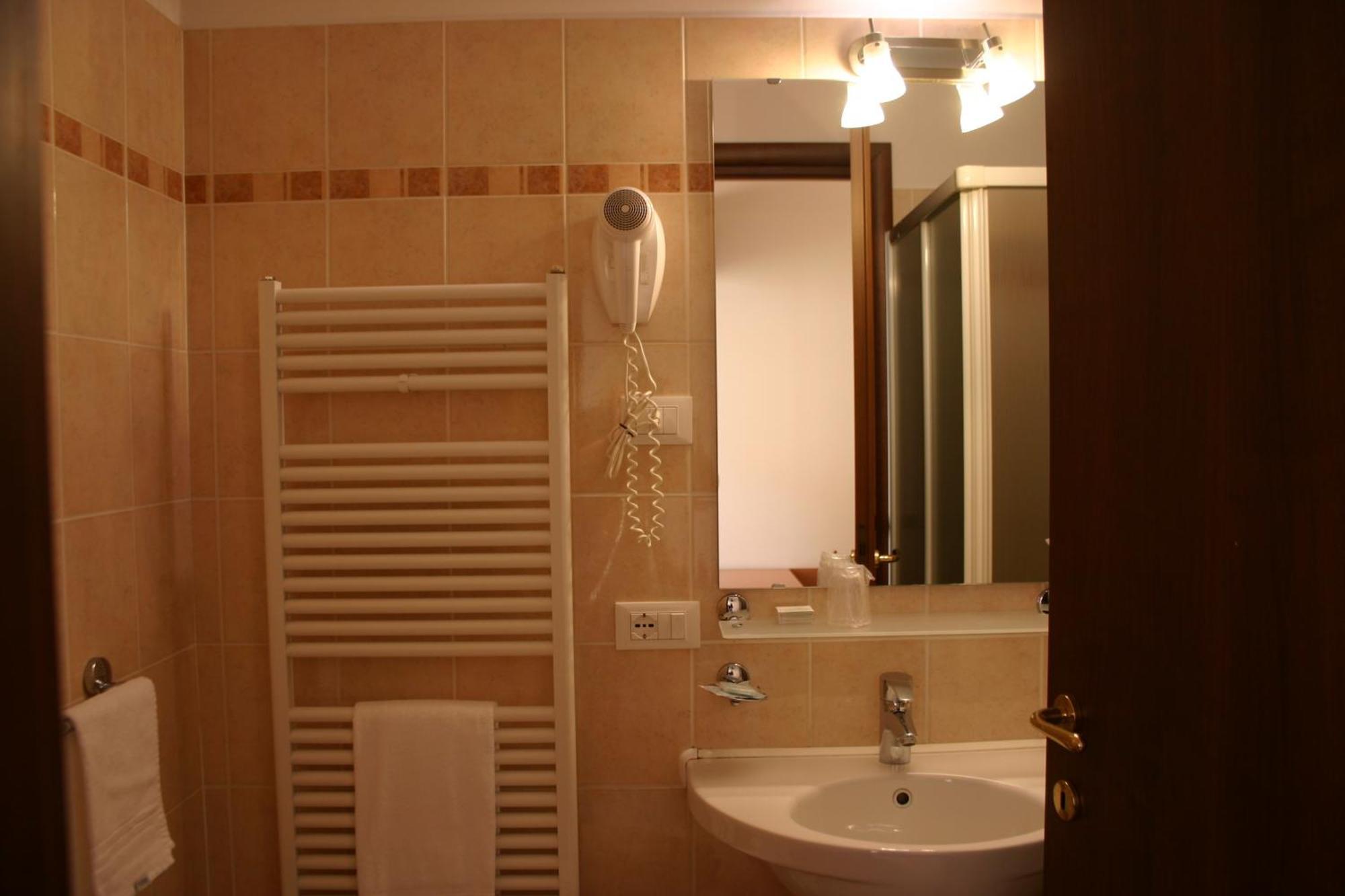 Hotel Moro Freoni ซานเปียโตร อิน กาเรียโน ห้อง รูปภาพ